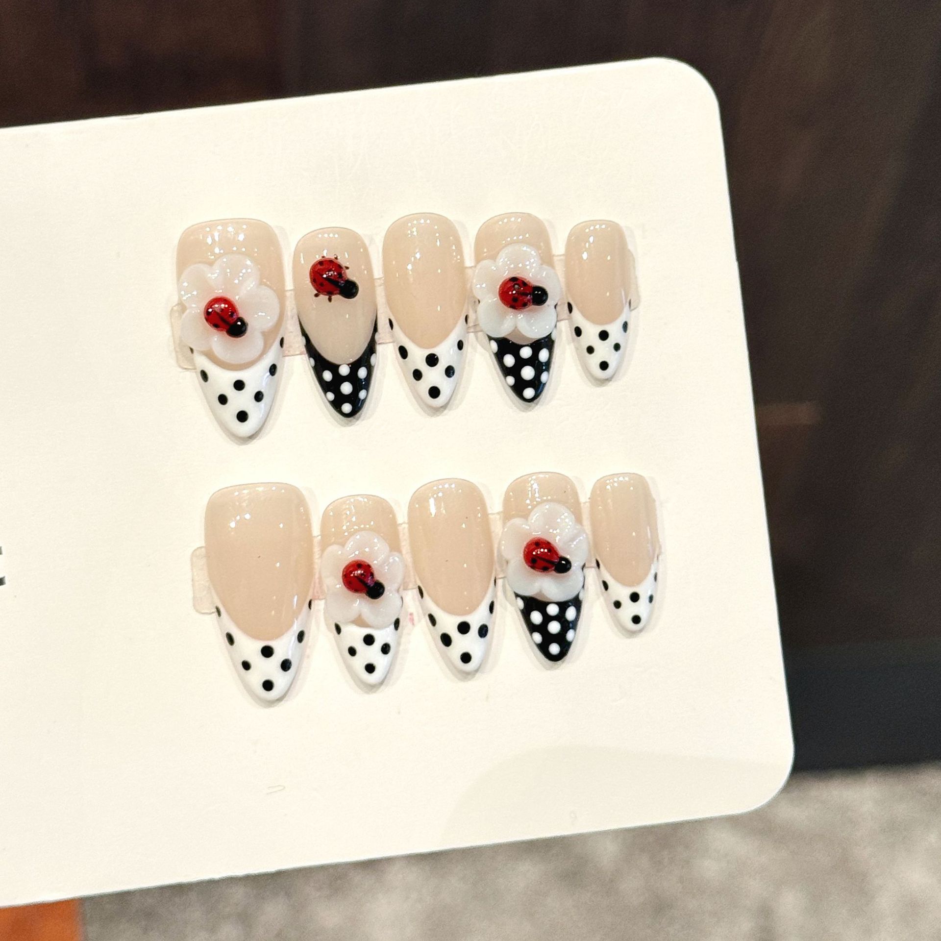Nail Adhesive Tab - 10 pezzi di lusso fatti a