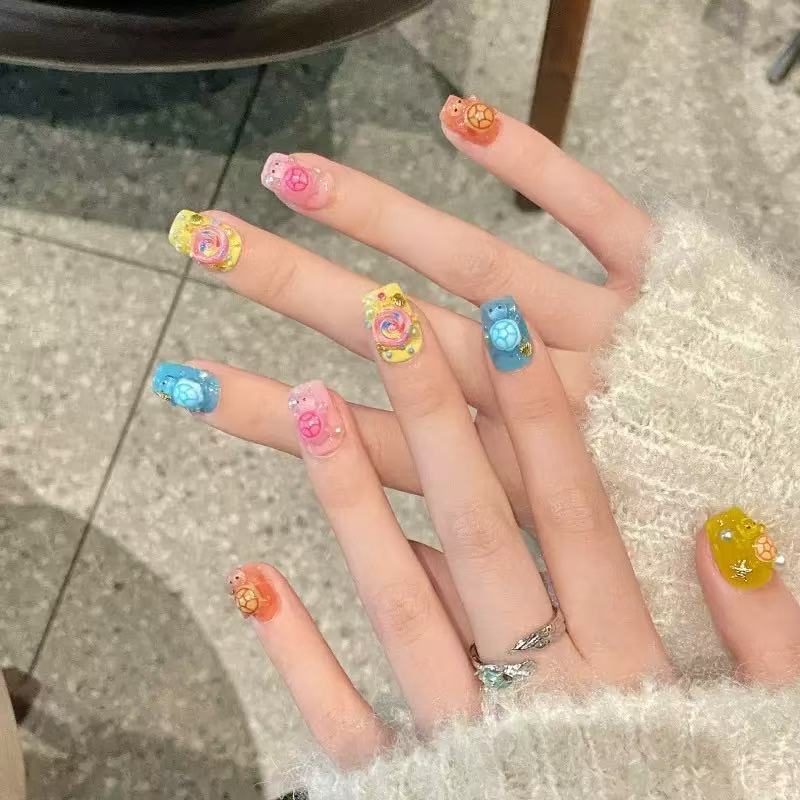 100 Mini Ciondoli in Resina a  - Nail Art Emerald recensione e prezzo
