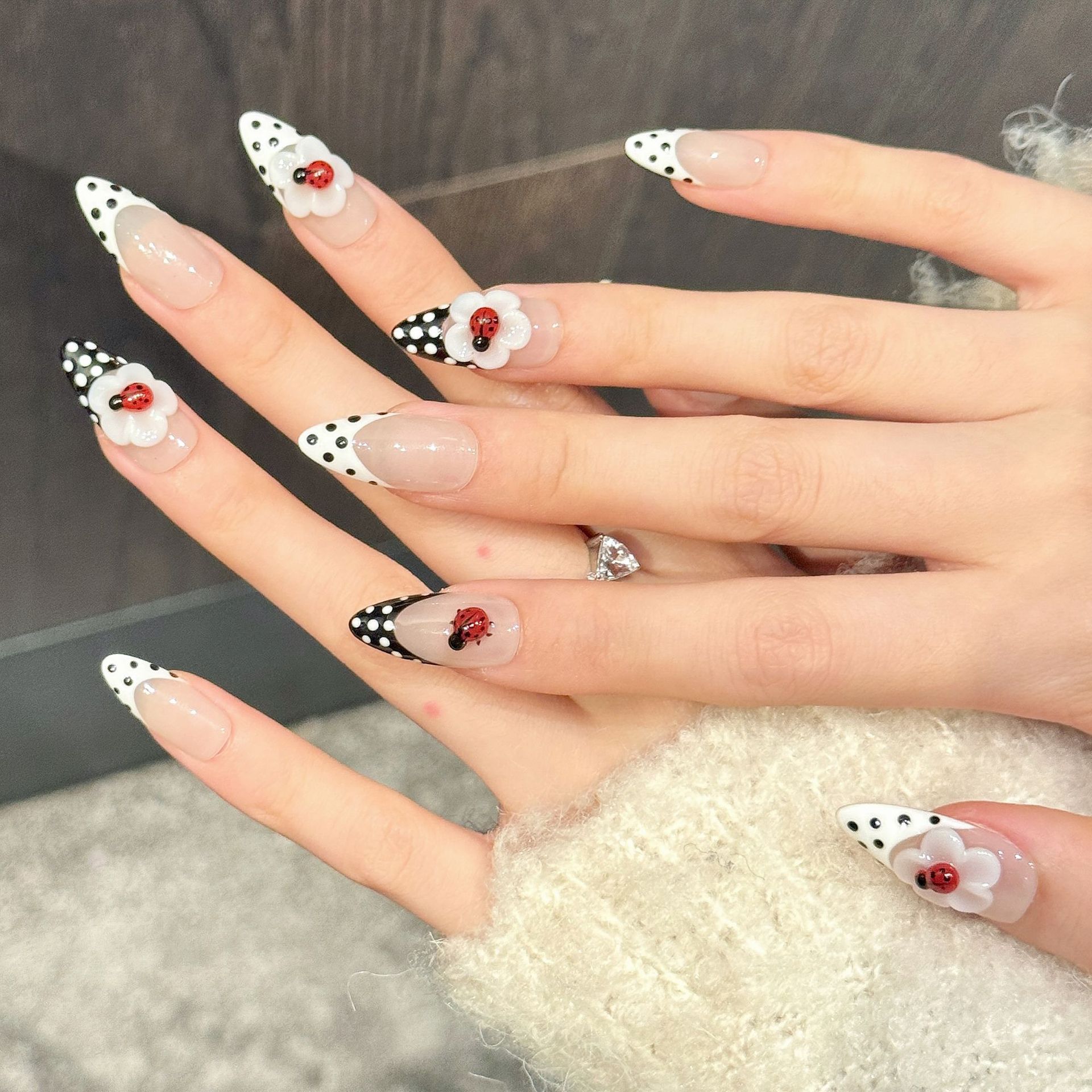 10 pezzi di lusso fatti a mano - Nail Adhesive Tab recensione e prezzo