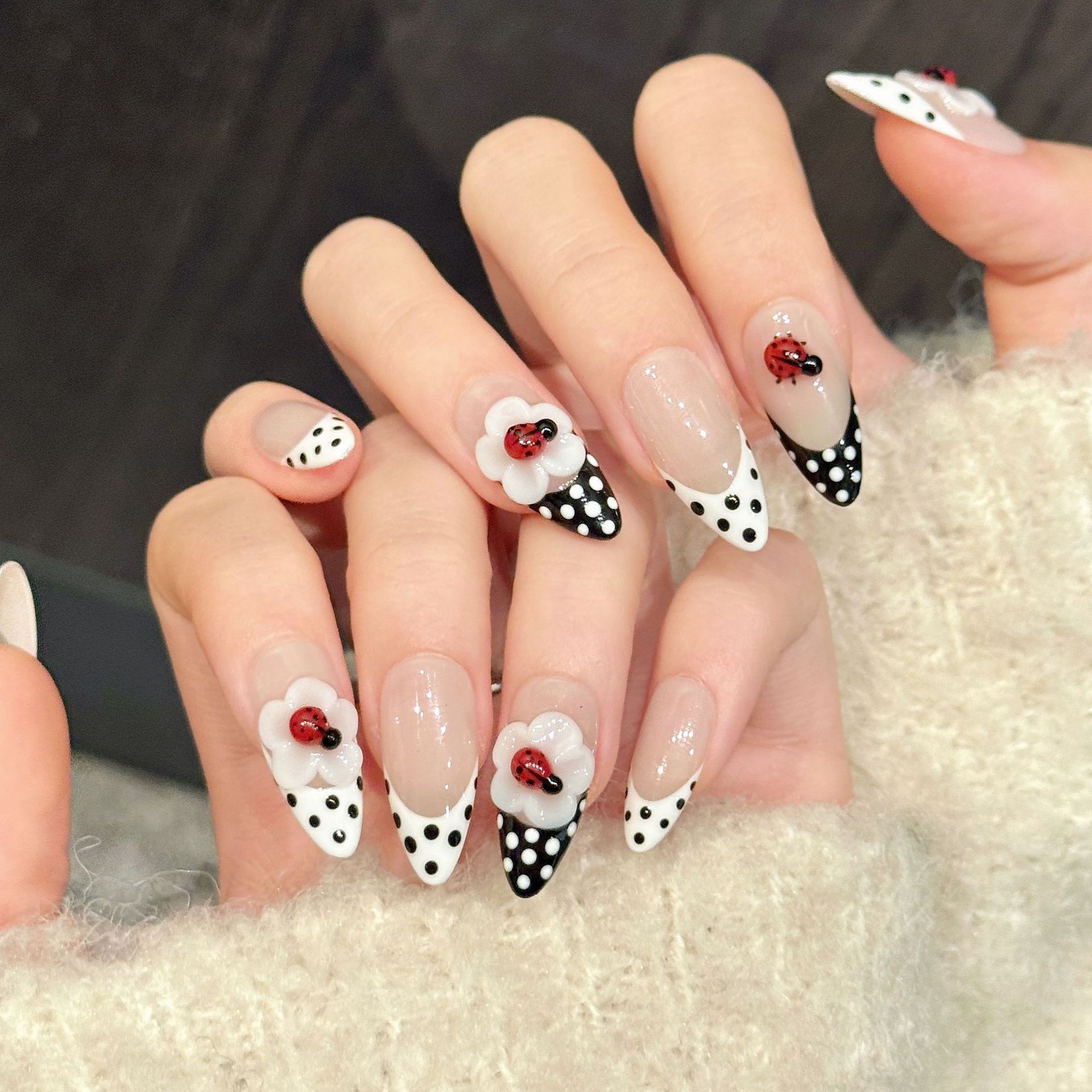 10 pezzi di lusso fatti a mano - Nail Adhesive Tab recensione e prezzo